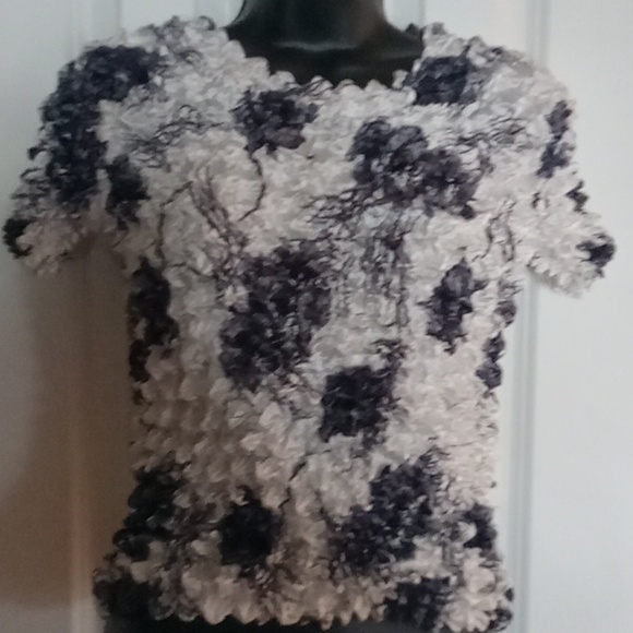 Vintage Y2K Elegant Black and White Textured Women's Top - Picture 2 of 4